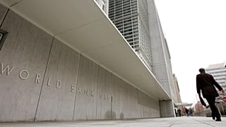Washington merkezli Dünya Bankası binası girişi (arşiv) 