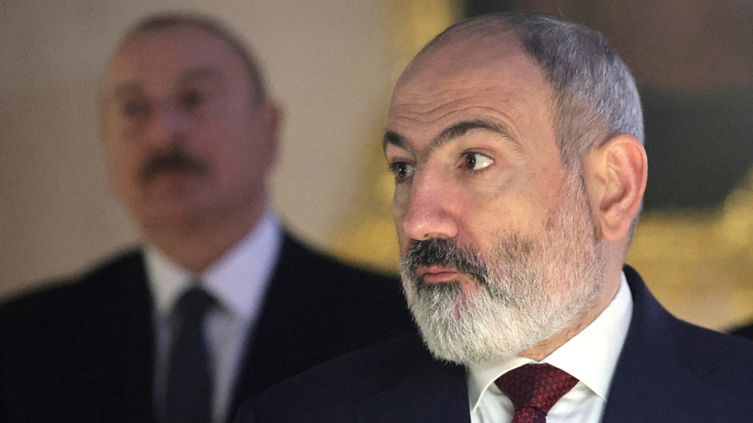 Arşiv: Ermenistan Başbakanı Nikol Paşinyan (sağda) ve Azerbaycan Cumhurbaşkanı İlham Aliyev, Bağımsız Devletler Topluluğu devlet başkanları toplantısında, 26 Aralık 2023