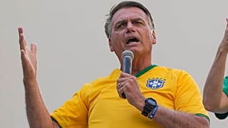 Sao Paulo'da toplanan destekçilerine hitap eden eski Brezilya Devlet Başkanı Jair Bolsonaro, 