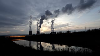 La central eléctrica de Turów ubicada junto a la mina de carbón de lignito de Turów cerca de la ciudad de Bogatynia, Polonia, el 19 de noviembre de 2019.