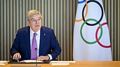 Президент Томас Бах выступает на открытии заседания исполнительного совета Международного олимпийского комитета в Лозанне, Швейцария, 19 марта 2024 года.