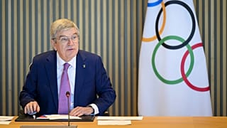 Президент Томас Бах выступает на открытии заседания исполнительного совета Международного олимпийского комитета в Лозанне, Швейцария, 19 марта 2024 года.