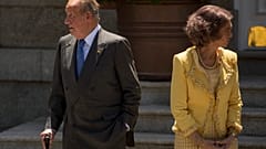 El Rey Juan Carlos, izquierda, y la Reina Sofía, derecha, en el Palacio de la Zarzuela, cerca de Madrid, el 9 de junio de 2014.