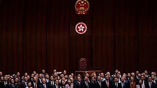 I legislatori di Hong Kong dopo l'approvazione della nuova legge sulla sicurezza, basata sull'articolo 23 della Basic Law dell'ex colonia britannica