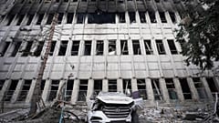 Un edificio colpito da un bombardamento russo dopo lo spegnimento dell'incendio, Kharkiv, Ucraina, 20 marzo 2024
