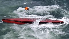 Ein südkoreanischer Tanker mit 980 Tonnen Chemikalien an Bord ist vor der Küste Japans gekentert. 