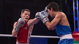 A későbbi győztes Vibrán Gábor (pirosban) és a kazah Kenzse Muratulj a Bocskai István nemzetközi ökölvívó emlékverseny férfi 54 kilogrammos döntőjében 2024. január 20-án.