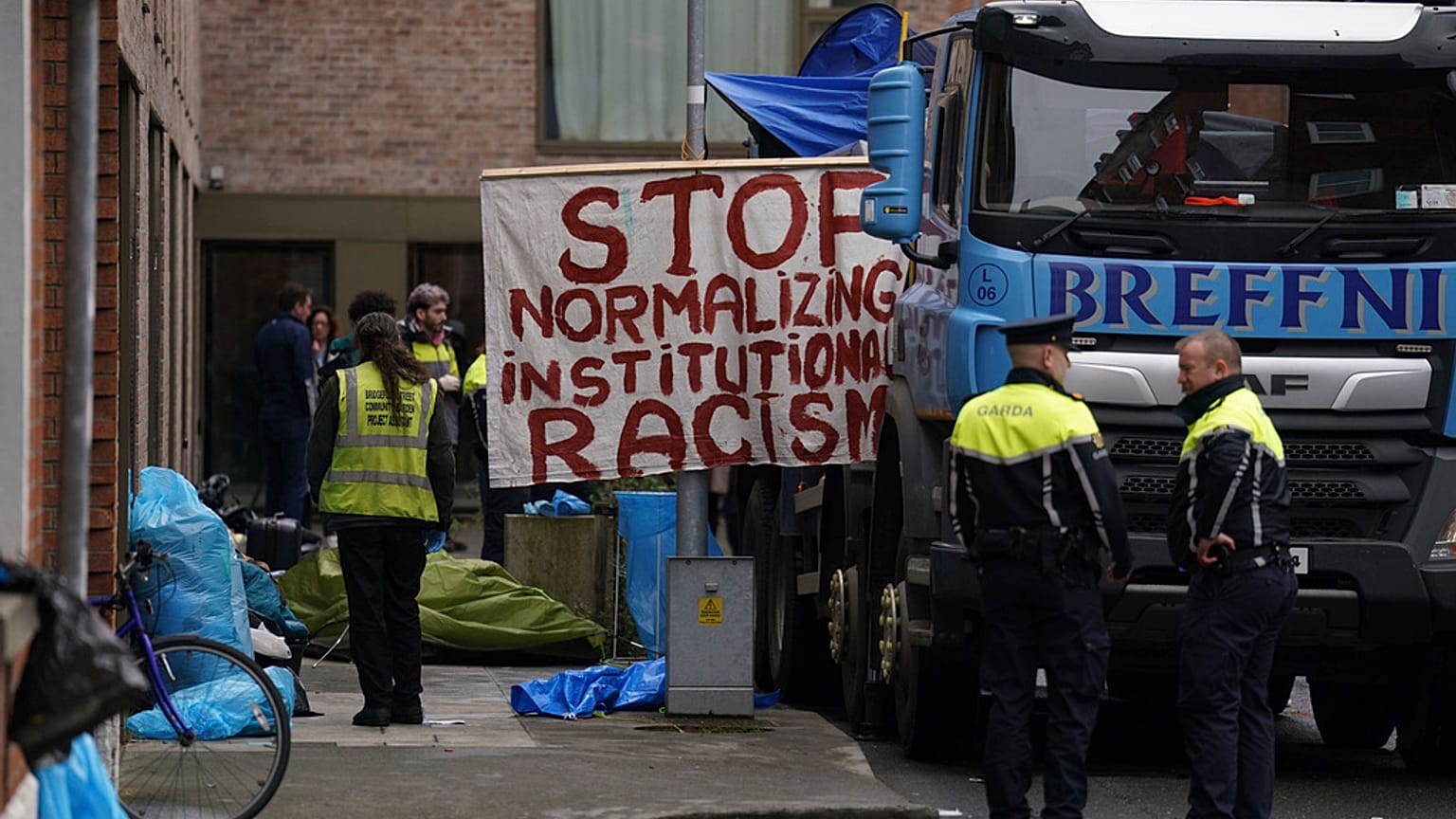 Las tiendas de campaña fuera de la Oficina de Protección Internacional en Mount Street en Dublín, el 16 de marzo de 2024.