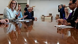 Sigrid Kaag, coordinadora de asuntos humanitarios y de reconstrucción de la ONU para Gaza, en una reunión en Chipre