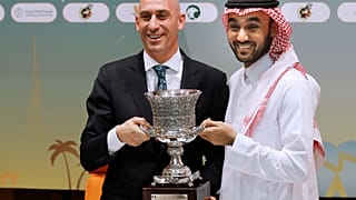 Luis Rubiales, cuando era presidente de la Federación Española de Fútbol, junto al príncipe Abdulaziz bin Turki Al-Faisal