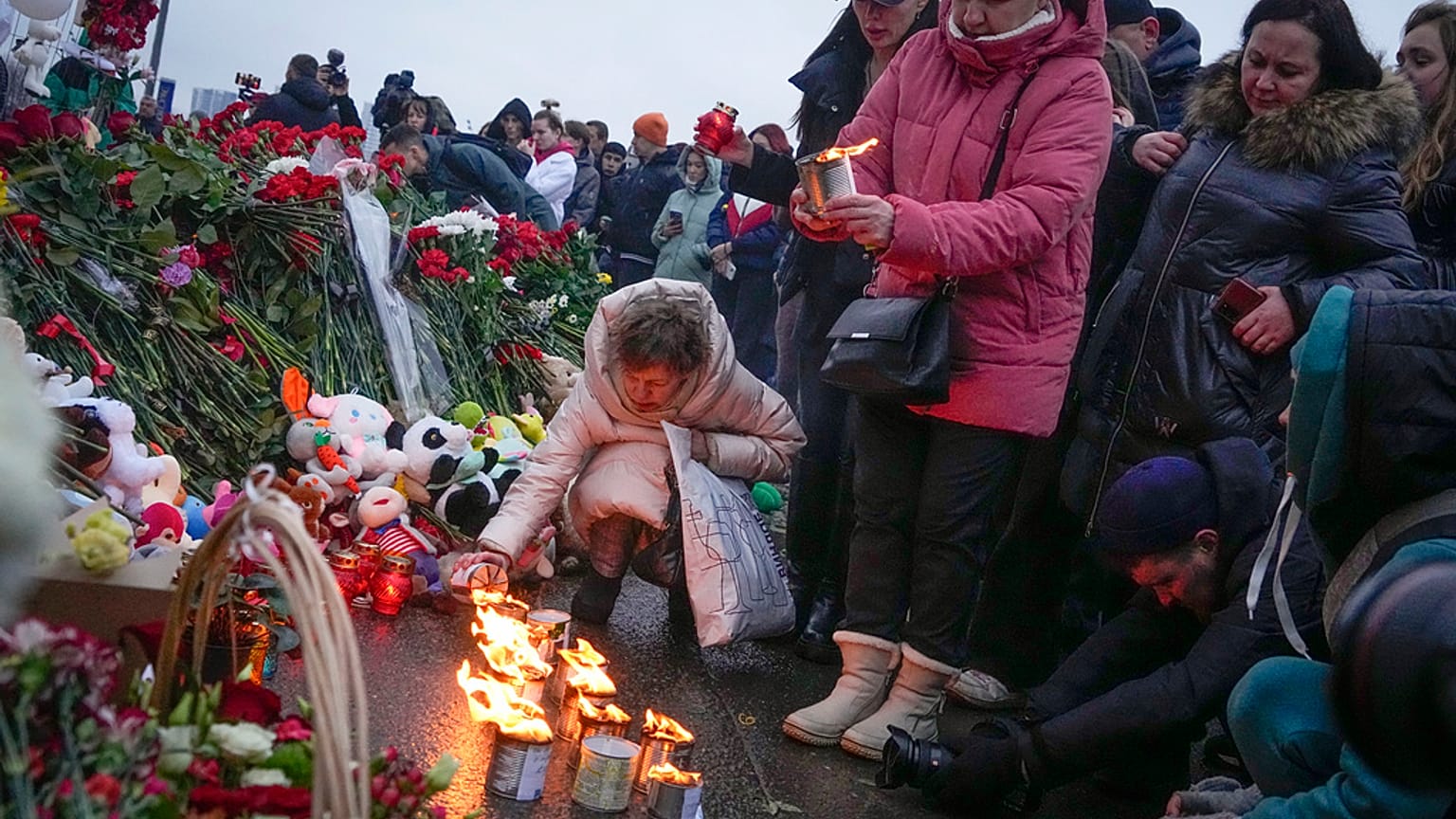Nach dem Terroranschlag auf die Konzerthalle in der Nähe von Moskau erweitert sich der Kreis der Verdächtigen. 