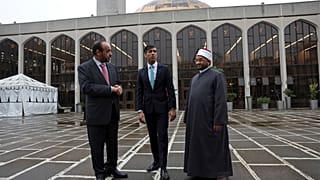 سوناك يزور مسجدا بلندن
