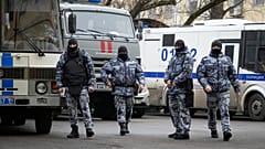 Orosz biztonsági személyzet a Crocus-támadás után