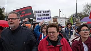 Des habitants de Vienne ont marché ce samedi contre le FPÖ.