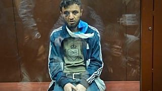 Dalerdzhon Mirzoyev, l'un des quatre suspects inculpés pour terrorisme, comparait devant un tribunal à Moscou, le 24 mars 2024.