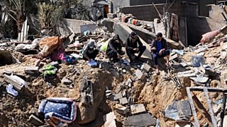 منزل عائلة فلسطينية مدمر في دير البلح. 2024/03/07