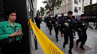 Déploiement de policiers après l'attaque au couteau dans un lycée du nord de la France, le 13 octobre 2024.