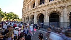 Foto de archivo: Un grupo de turistas en Roma en junio de 2022