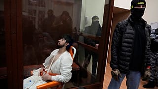 Στο δικαστήριο οι κατηγορούμενοι για το μακελειό στη Μόσχα