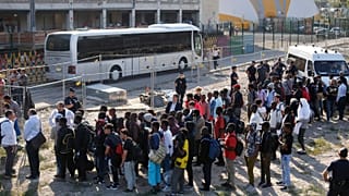 انتقال پناهجویان از پاریس