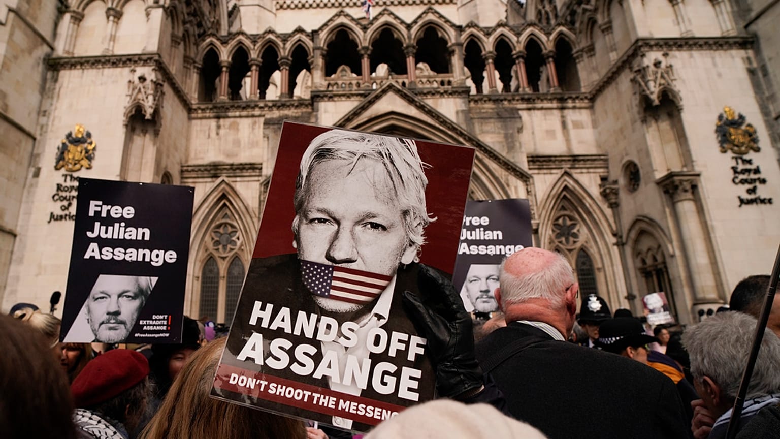 WikiLeaks'in kurucusu Julian Assange'ın iade duruşması 