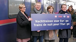 Caption: Minister Georges Gilkinet (second from the left) welcomes the arrival of the new night train coming from Berlin in the Brussels Midi station on 12 December 2023.