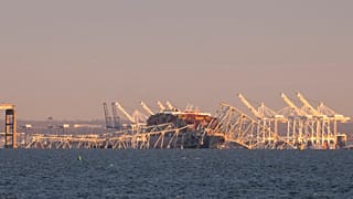 Navio que provocou a queda da maior ponte de Baltimore emitiu um sinal de emergência antes do embate