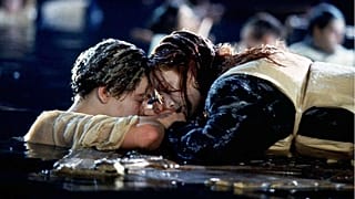 Leonardo DiCaprio et Kate Winslet dans Titanic en 1997.