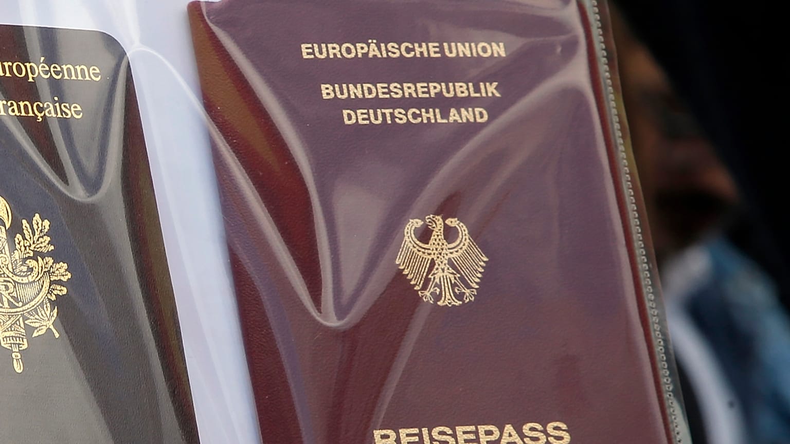 Alman ve Fransız pasaportu
