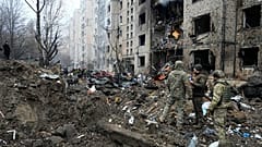 Bei russischen Luftangriffen auf Odessa sind 300 Wohnhäuser beschädigt worden. Zehn Menschen wurden verletzt.