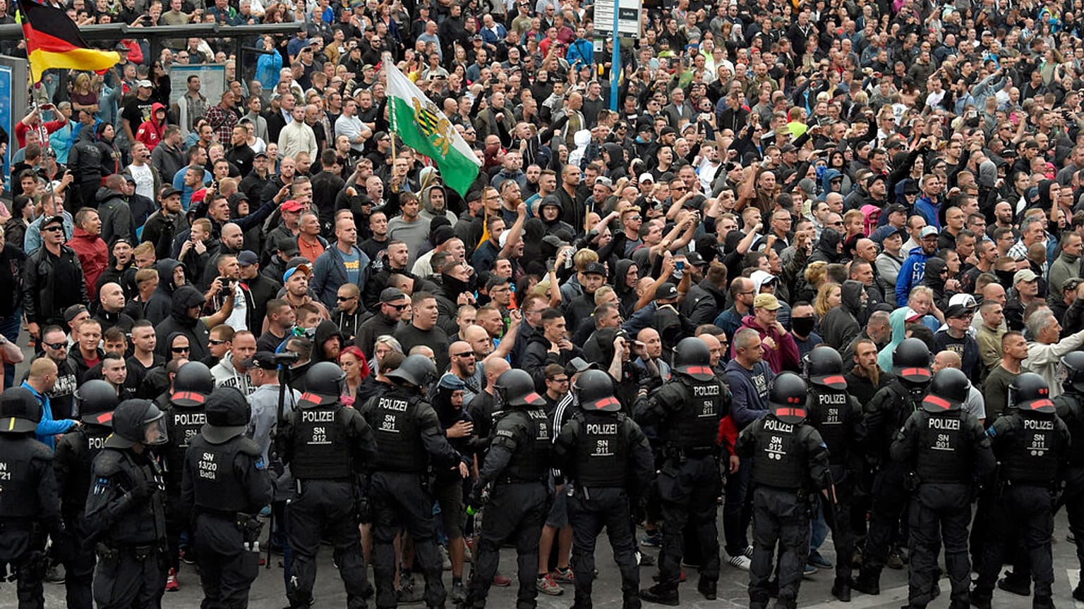 Chemnitz kentinde aşırı sağcıların gösterisi 