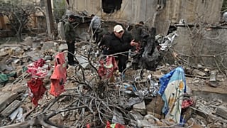 آثار الدمار عقب الغارة الإسرائيلية