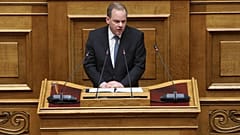 Ο βουλευτής της ΝΔ Κώστας Καραμανλής και πρώην υπουργός Υποδομών και Μεταφορών, μιλά κατά τη διάρκεια της συζήτησης για την πρόταση δυσπιστίας πρ��ς την κυβέρνηση σε συνεδρίαση