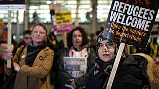 Rishi Sunak és a brit Konzervatív Párt szigorú bevándorlási politikájának számos ellenzője van az Egyesült Királyságban