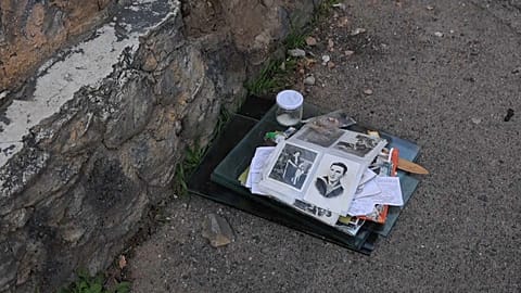 Fotos an einer Gedenkstätte in Odessa.