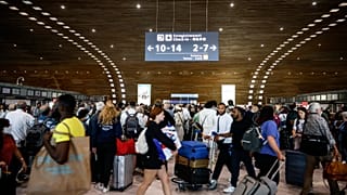مطار شارل ديغول في باريس