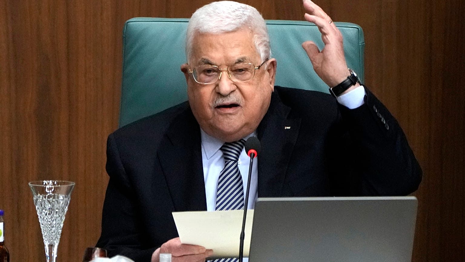 الرئيس الفلسطيني محمود عباس يتحدث خلال مؤتمر لدعم القدس في مقر جامعة الدول العربية في القاهرة، مصر، 12 فبراير 2023