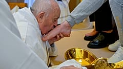 Papst Franziskus bei der Fusswaschung, Frauenhaftanstalt Rebibbia, 28. März 2024