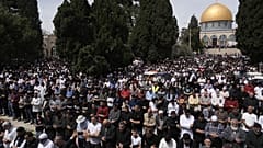 مصلون في المسجد الأقصى