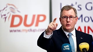O αρχηγός του κόμματος DUP της Βόρειας Ιρλανδίας Τζέφρι Ντόναλντσον