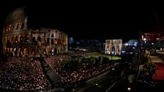 Nagypéntek a Colosseumnál