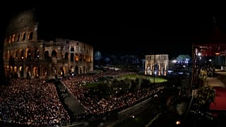 Nagypéntek a Colosseumnál