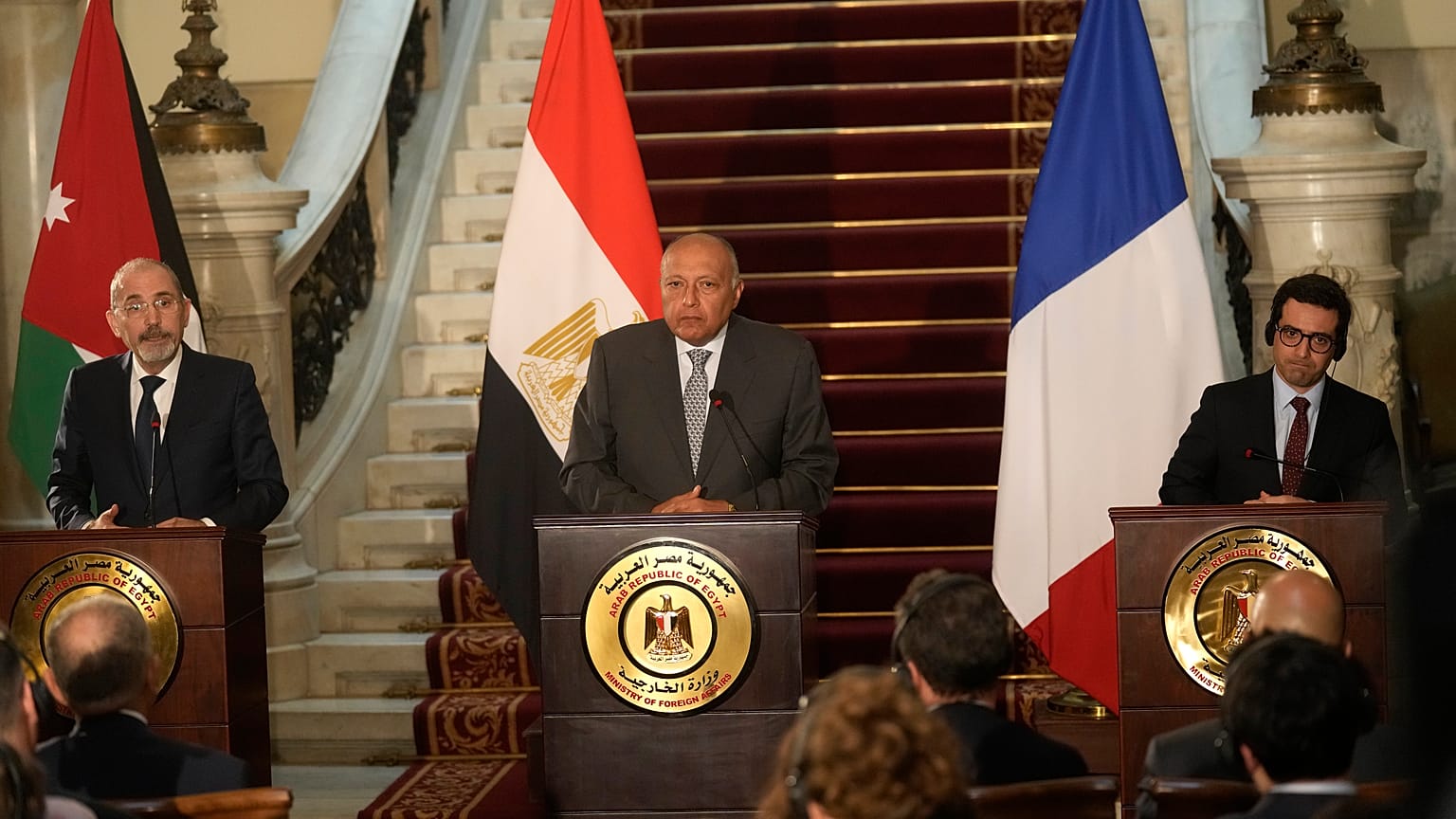 مؤتمر صحفي لوزراء خارجية مصر والأردن وفرنسا
