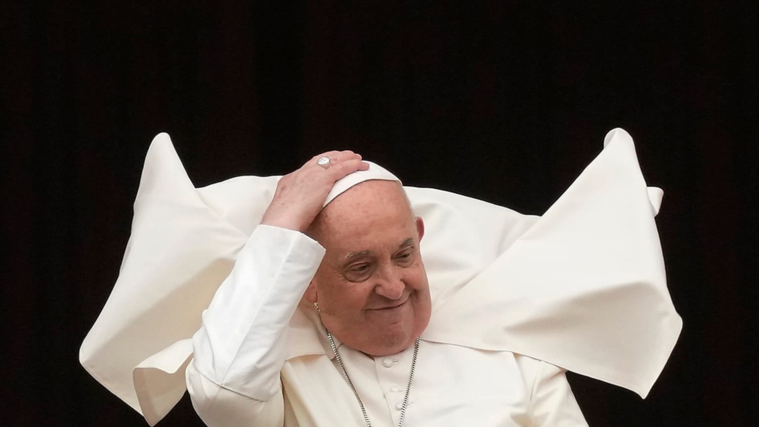 Papst Franziskus spendet am Ostersonntag 2024 den Segen URBI ET ORBI