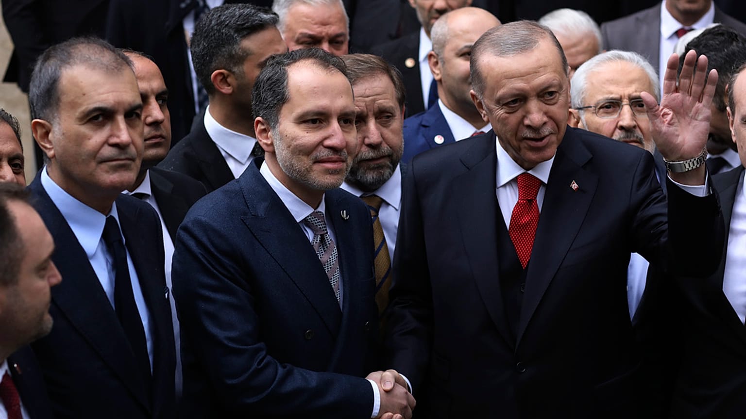 Cumhurbaşkanı Recep Tayyip Erdoğan (Sağda) ittifak görüşmeleri için Yeniden Refah Partisi Genel Başkanı Fatih Erbakan ile birlikte, 28 Mart 2023