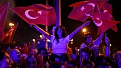 Ankara'da toplanan vatandaşlar Mansur Yavaş'ın zaferini kutladı