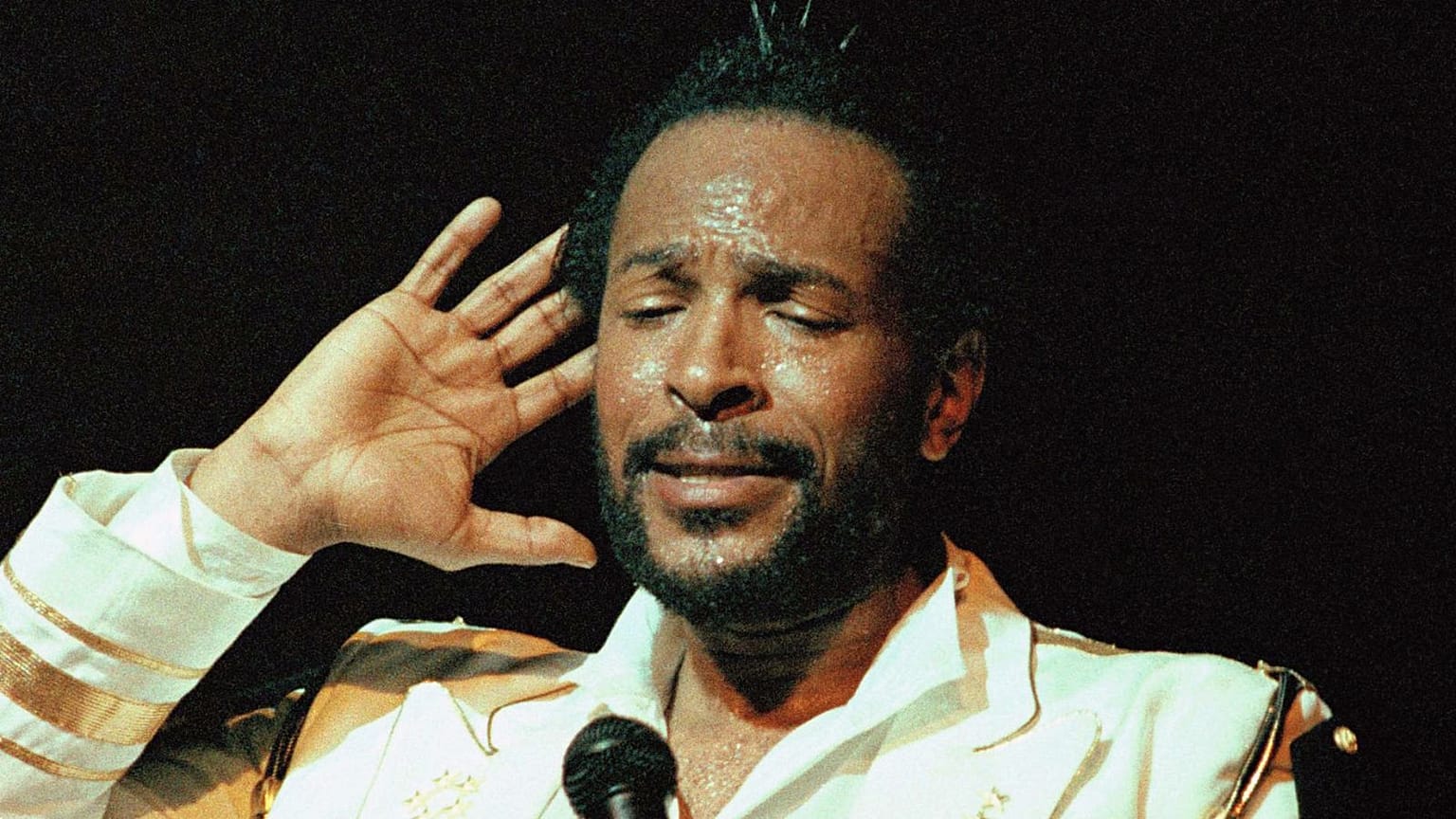 Marvin Gaye actua na noite de abertura do Radio City Music Hall em Nova Iorque - 17 de maio de 1983 