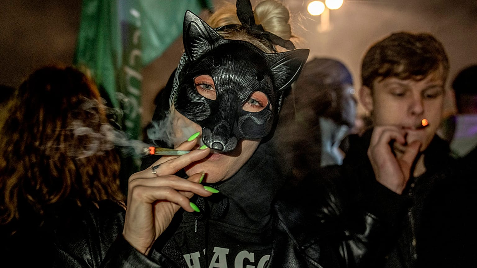 Hanffreunde sammelten sich am Brandenburger Tor in Berlin, um einen Joint zu rauchen.