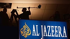 Arbeiter gaben der Medien-Skybox für den Satellitennachrichtensender Al-Jazeera im Madison Square Garden in New York den letzten Schliff (AP Photo/Charlie Neibergall)