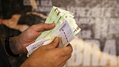 سقوط ارزش ریال در مقابل ارز